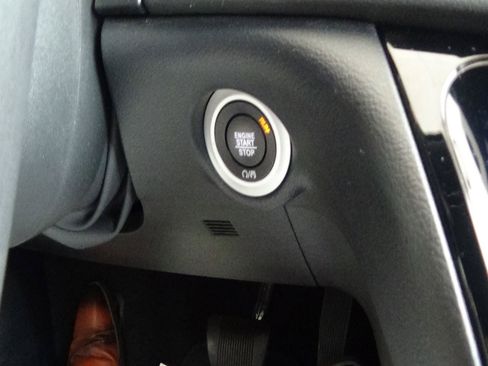 Certified 2025 Chrysler Pacifica Select FWD image 25