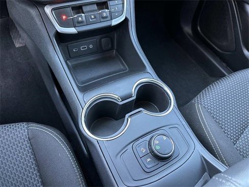 Used 2024 GMC Terrain SLE image 25