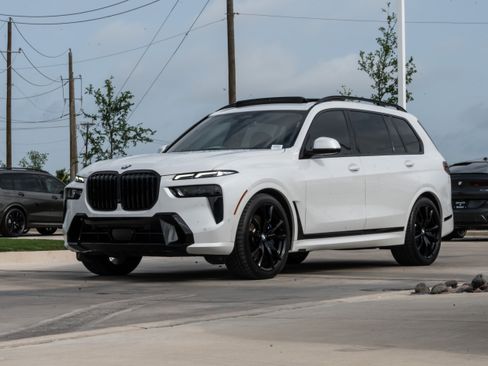 Used 2025 BMW X7 xDrive40i w/ Executive Package image 5