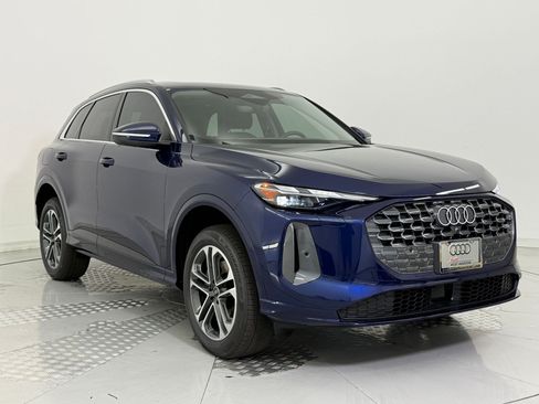 Certified 2025 Audi Q5 Premium w/ Convenience Package AWD/4WD image 7