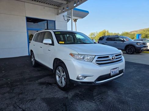 Used 2011 Toyota Highlander Limited w/ Tow Pkg AWD/4WD image 3