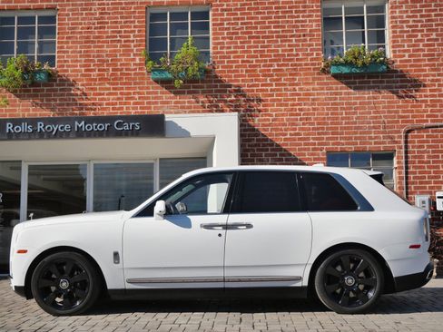 Certified 2022 Rolls-Royce Cullinan w/ Cullinan Package image 3