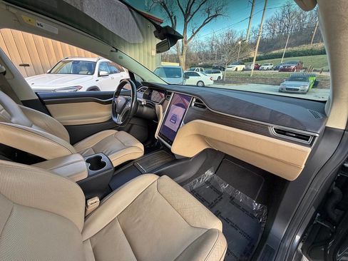 Used 2016 Tesla Model X 60D image 23