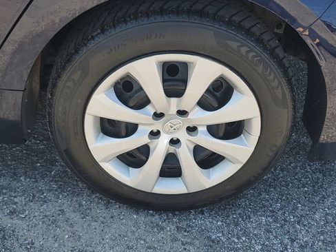 Used 2022 Toyota Corolla LE FWD image 29
