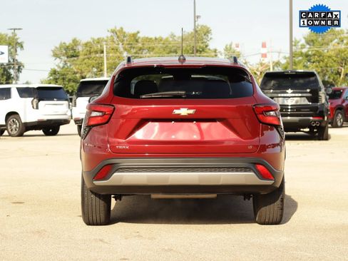 Used 2025 Chevrolet Trax LT FWD image 6