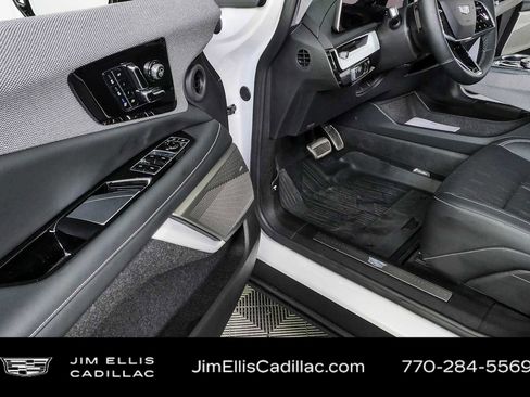 Used 2025 Cadillac Optiq Luxury 2 w/ LPO, Floor Liner Package AWD/4WD image 8
