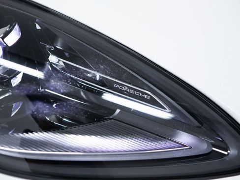 Certified 2022 Porsche Macan image 34