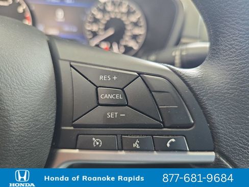 Used 2024 Nissan Altima 2.5 SV FWD image 23