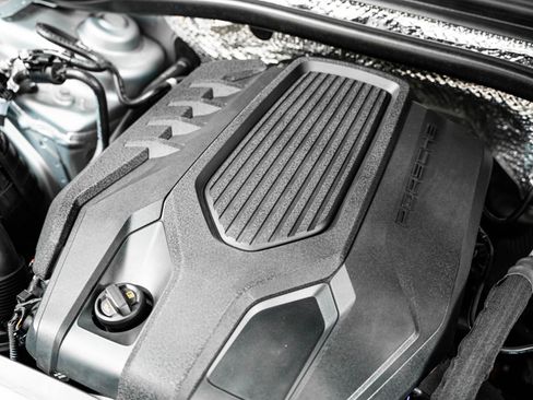 Certified 2023 Porsche Macan AWD/4WD image 13