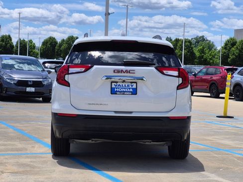 Used 2023 GMC Terrain SLE w/ Driver Convenience Package FWD image 7