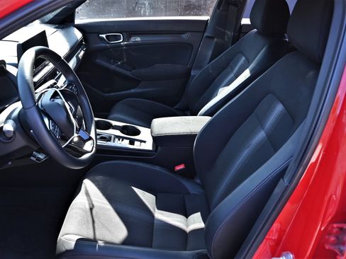 Used 2025 Honda Civic Sport image 12