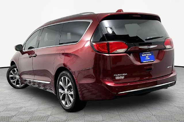 Used 2019 Chrysler Pacifica Limited w/ Tire & Wheel Group FWD image 13
