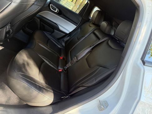 Used 2025 Jeep Compass Limited image 21