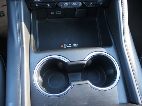 Used 2023 Chevrolet Suburban LT image 32