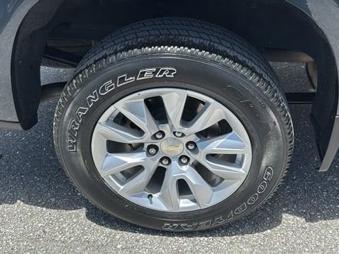 Used 2020 Chevrolet Silverado 1500 Custom w/ Custom Value Package RWD image 12