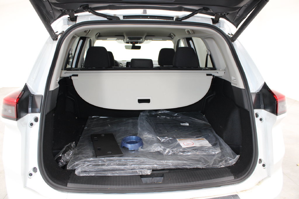 Used 2026 Nissan Rogue SV w/ Cold Weather Package FWD image 13