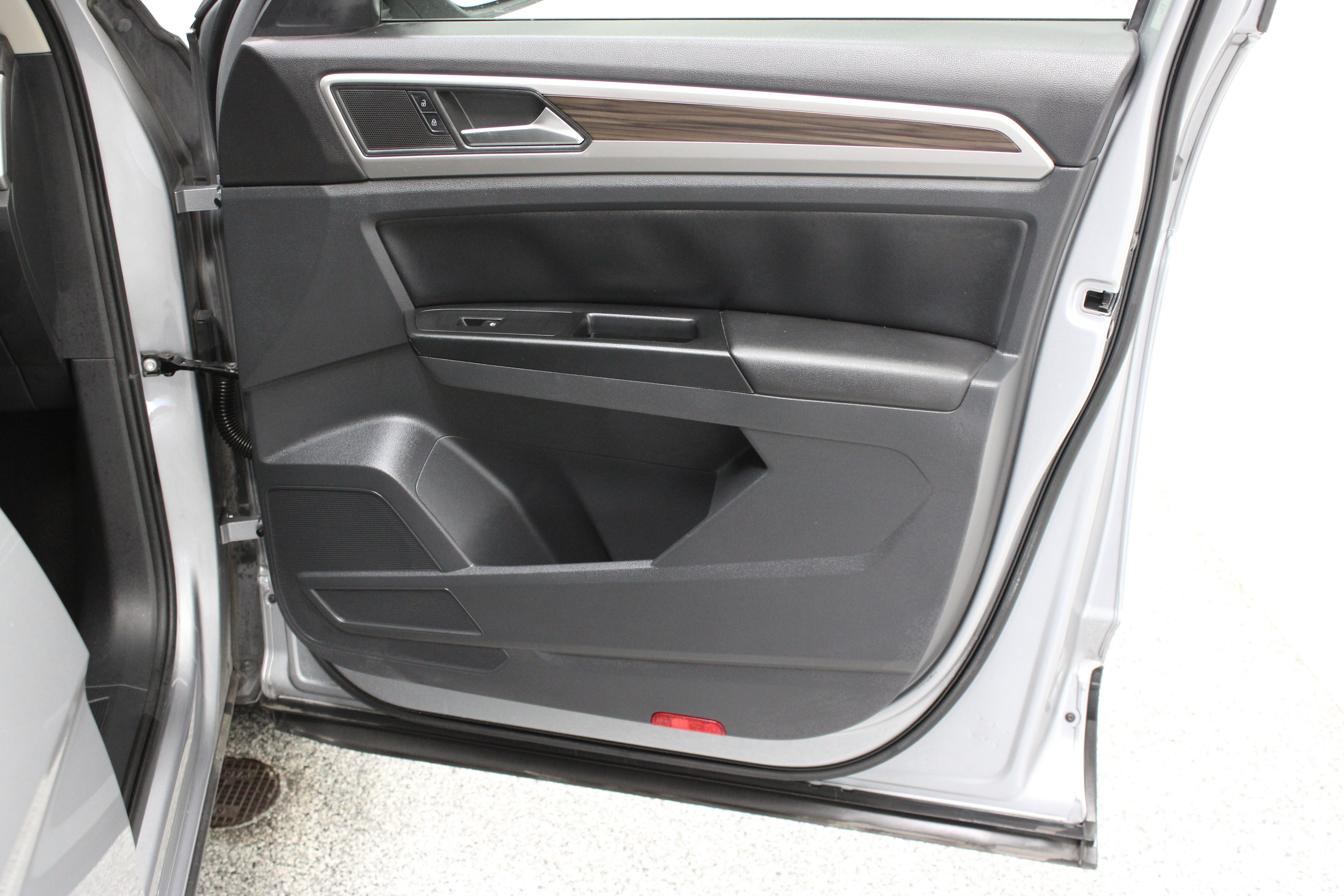 Used 2021 Volkswagen Atlas SE FWD image 38