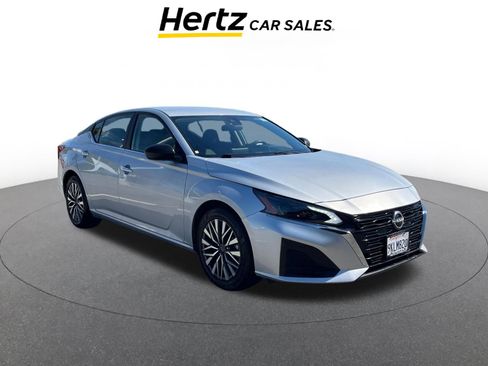 Used 2024 Nissan Altima 2.5 SV image 1