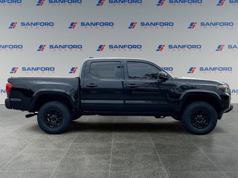 Used 2022 Toyota Tacoma SR5 AWD/4WD image 6