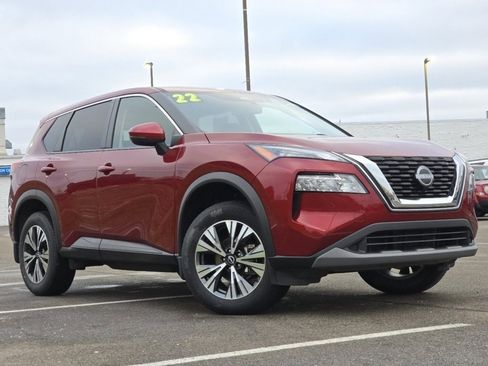Used 2022 Nissan Rogue SV image 2