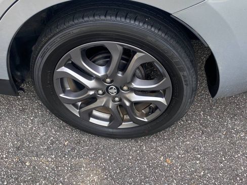 Used 2019 Toyota Yaris LE FWD image 9