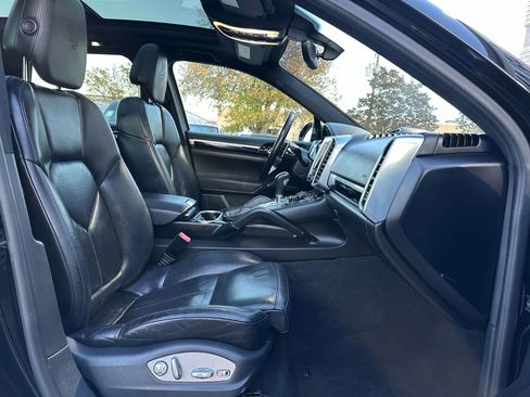 Used 2017 Porsche Cayenne Platinum Edition image 23