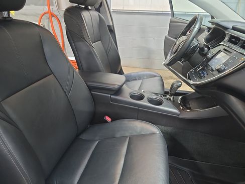 Used 2018 Toyota Avalon Touring w/ Carpet Mat Package FWD image 11