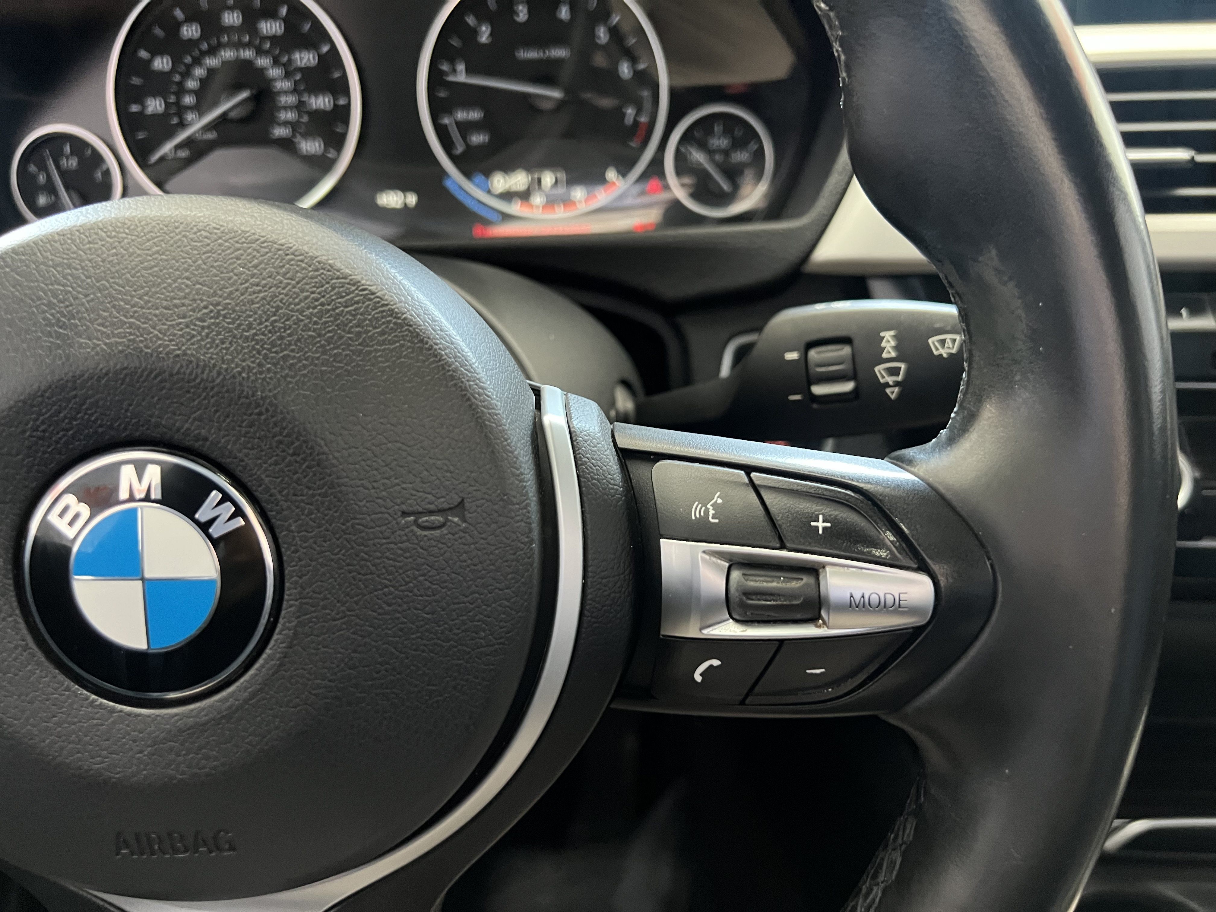 Used 2016 BMW 320i Sedan RWD image 12
