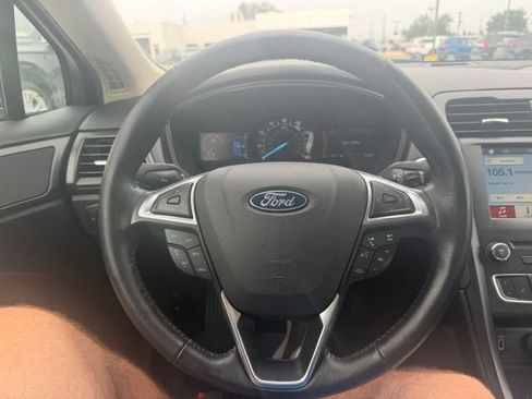 Used 2018 Ford Fusion SE w/ Equipment Group 201A FWD image 14
