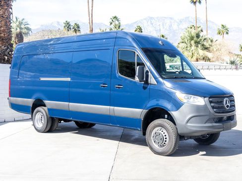 Used 2024 Mercedes-Benz Sprinter 3500 w/ Acoustic Package image 2