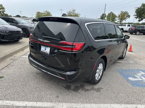 New 2026 Chrysler Pacifica Select image 31