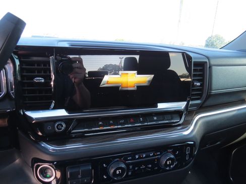 Used 2025 Chevrolet Silverado 1500 LT AWD/4WD image 23