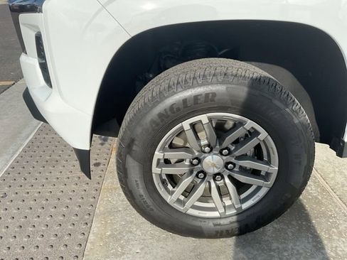 Used 2024 Chevrolet Colorado LT w/ LT Convenience Package image 11