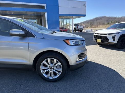 Used 2024 Ford Edge Titanium image 2