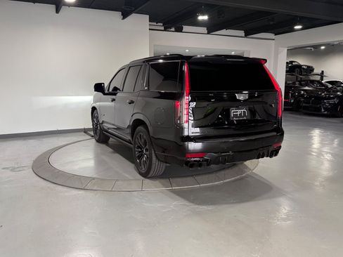 Used 2023 Cadillac Escalade V w/ LPO, ONYX Package AWD/4WD image 14