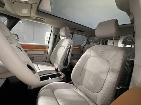 New 2025 Volkswagen ID. Buzz Pro S Plus image 28