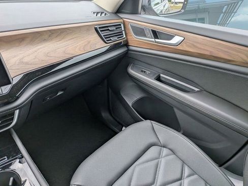 New 2026 Volkswagen Atlas SE FWD image 17