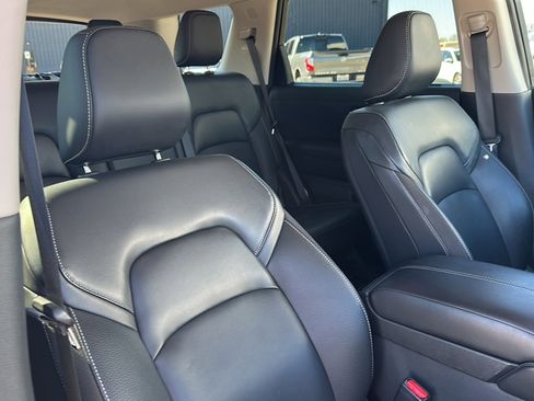 Used 2023 Nissan Pathfinder SL image 25