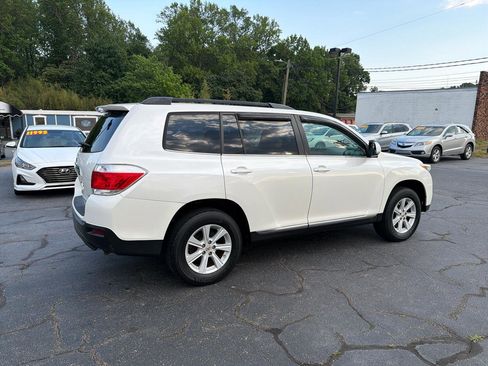 Used 2013 Toyota Highlander Plus AWD/4WD image 6