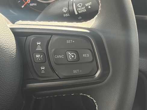 Used 2025 Jeep Gladiator Sport image 18