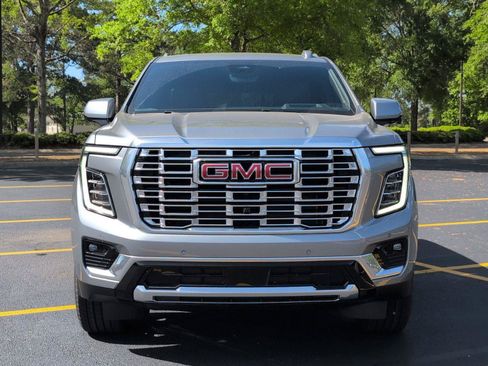 New 2026 GMC Yukon Denali w/ Denali Reserve Package AWD/4WD image 9