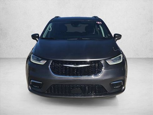Used 2021 Chrysler Pacifica Touring-L image 2