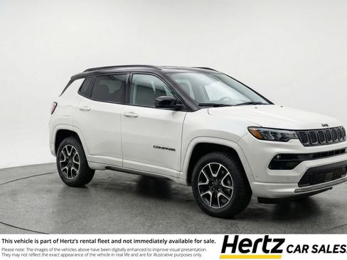 Used 2025 Jeep Compass Trailhawk AWD/4WD image 1