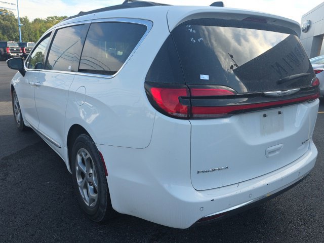 Used 2023 Chrysler Pacifica Limited FWD image 8