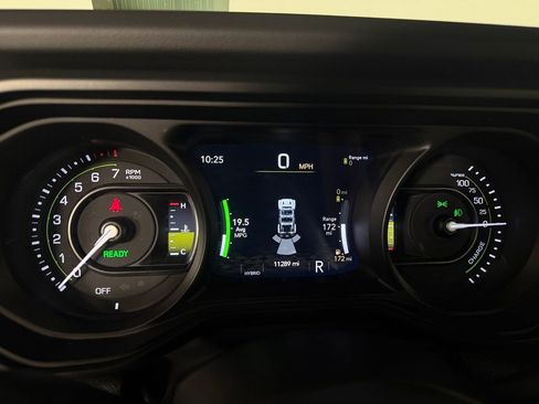 Used 2025 Jeep Wrangler Unlimited Sahara w/ Safety Group AWD/4WD image 16