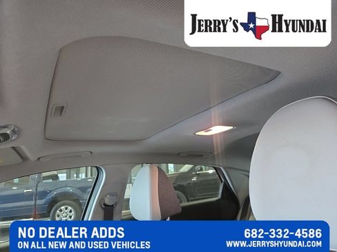 Used 2025 Hyundai Elantra Limited FWD image 8