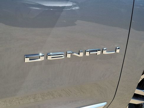Certified 2024 GMC Yukon XL Denali w/ Advanced Technology Package AWD/4WD image 32