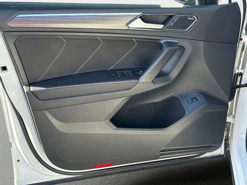 Used 2024 Volkswagen Tiguan SEL R-Line image 14