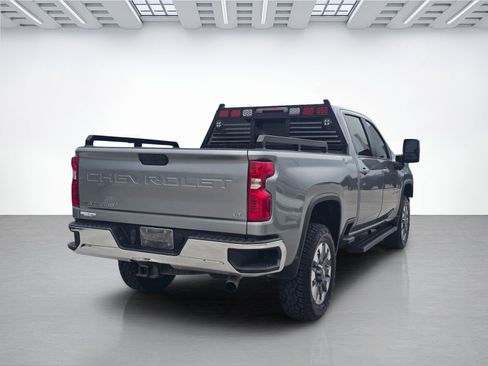 Used 2024 Chevrolet Silverado 2500 LT AWD/4WD image 3