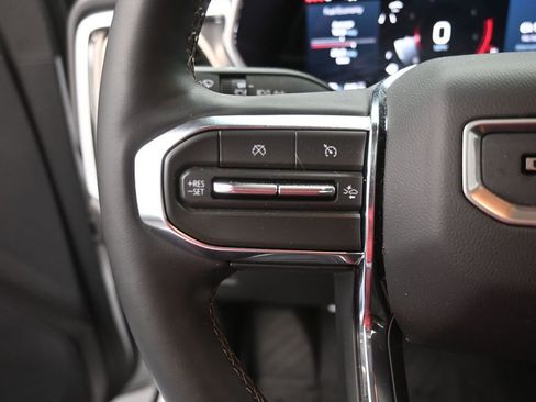 Used 2024 GMC Canyon Denali image 7